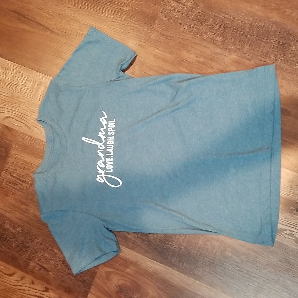 Grandma T-shirt, cute and comfy, sz s